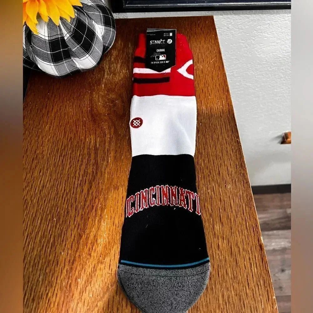NWT Stance MBL Cincinnati Reds Casual Socks . Men 6-8.5, Women 8-10.5 #33
